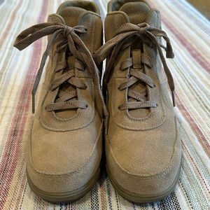 SOREL lace up Boots
